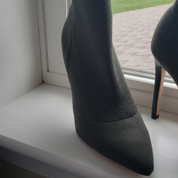 Aldo deep army green stretchy cloth heel boot, excellent condition. Worn once - Picture 5 of 6